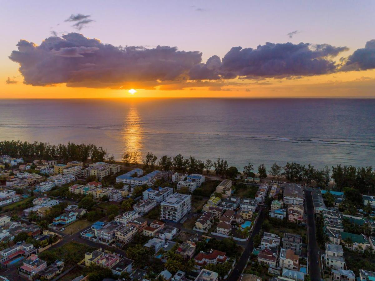 Les Cerisiers Beach Residence, Cosy And Modern 3 Bedroom Apartment Located 50 Metres From The Beach And From All Amenities And Restaurants On The Coastal Road Flic-en-Flacq المظهر الخارجي الصورة