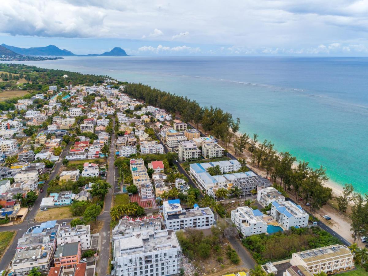 Les Cerisiers Beach Residence, Cosy And Modern 3 Bedroom Apartment Located 50 Metres From The Beach And From All Amenities And Restaurants On The Coastal Road Flic-en-Flacq المظهر الخارجي الصورة