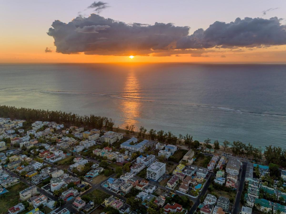 Les Cerisiers Beach Residence, Cosy And Modern 3 Bedroom Apartment Located 50 Metres From The Beach And From All Amenities And Restaurants On The Coastal Road Flic-en-Flacq المظهر الخارجي الصورة
